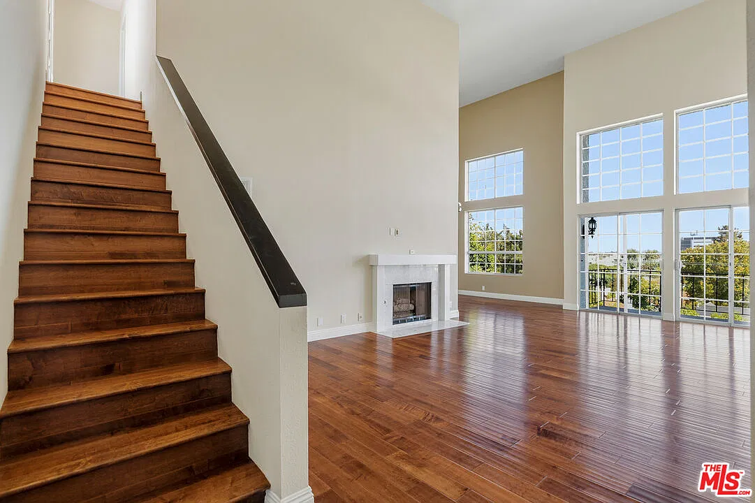 3 bed, 2.0 bath, 2424 sqft, $6,500 — Photo 4