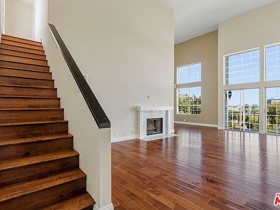 4th image of 100 N Wetherly Dr #Phc