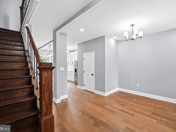 2nd image of 914 5th St NE