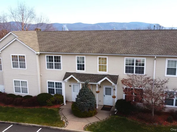 618 Crab Apple Lane, New Windsor, NY 12553