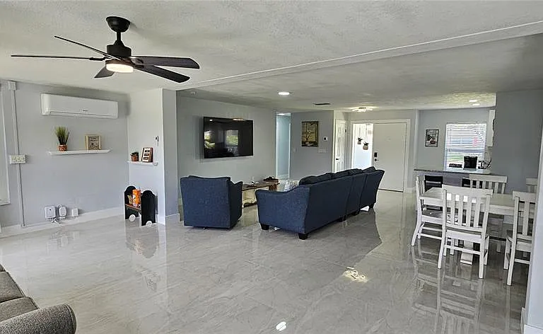 251 SE 46th St — Photo 24
