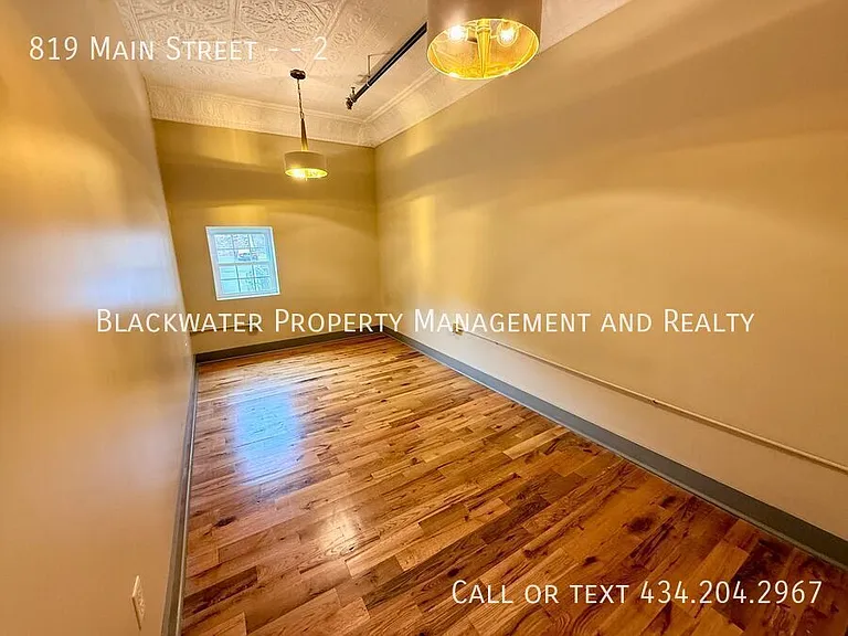 819 Main St #2 — Photo 8