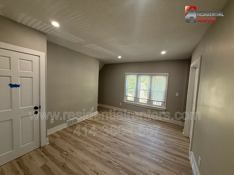 845 S 75th St — Photo 5
