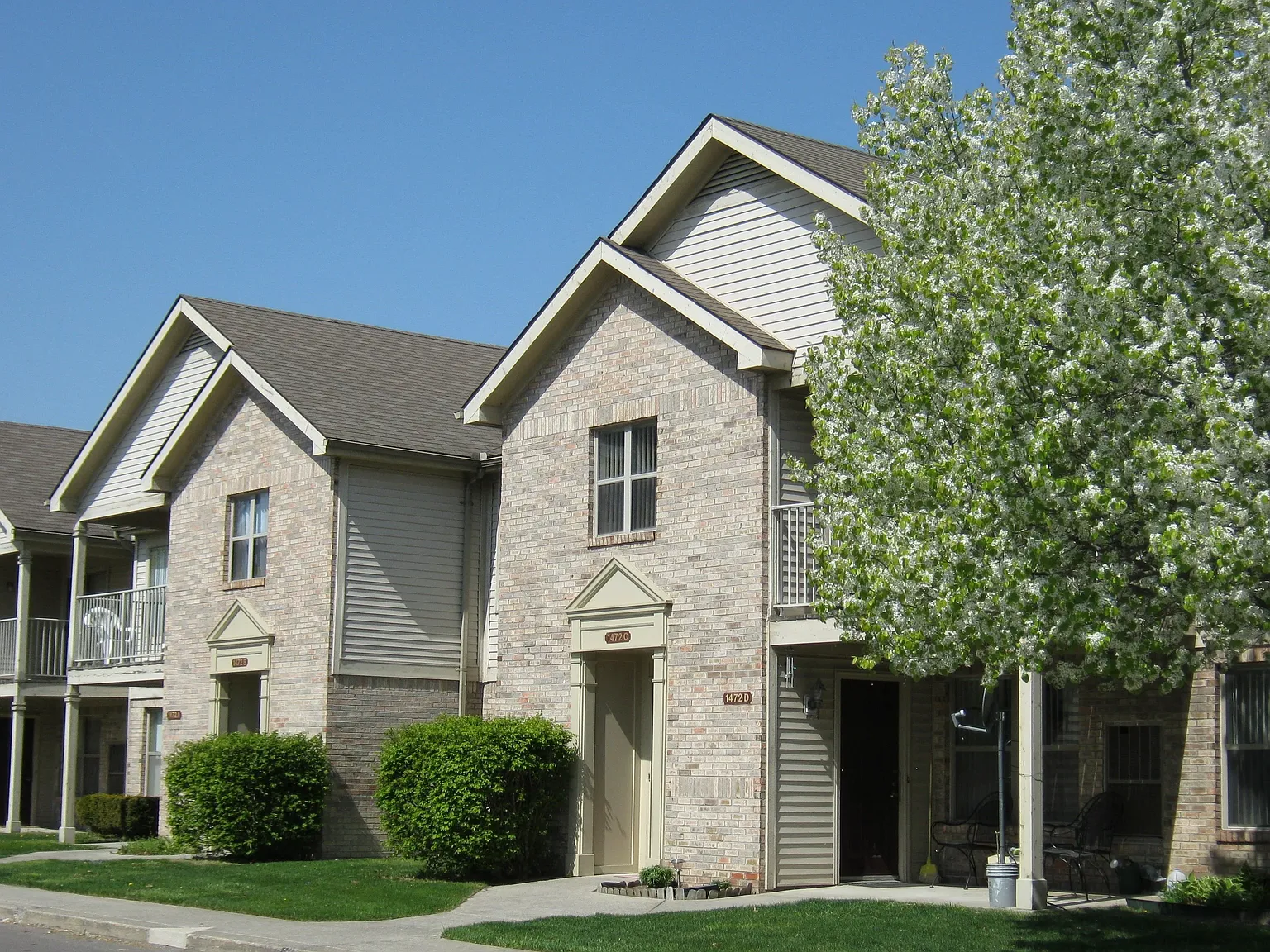 Circle Drive Commons — Photo 1