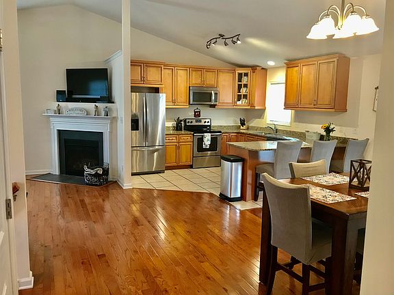 3rd image of 106 Falcon Ln