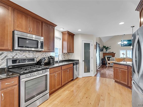 2nd image of 20 Saybrook Dr
