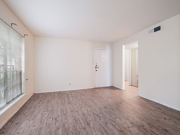 3rd image of 305 W Woodlawn Ave APT 208