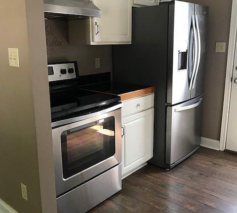 3rd image of 2430 Bernhurst Dr
