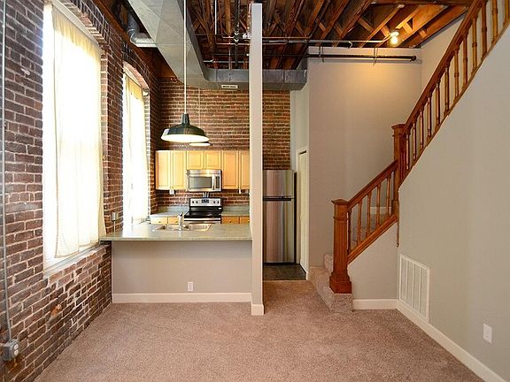 3rd image of 1012 Douglas St APT 401