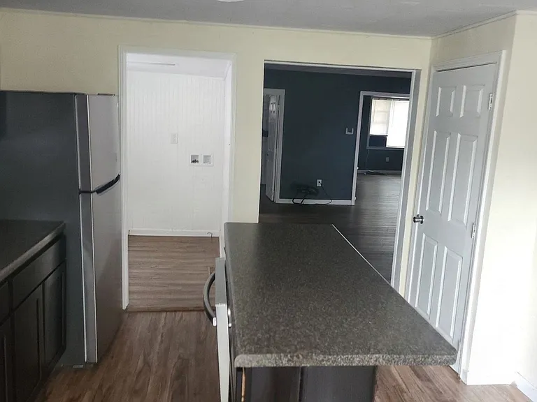 1004 W Madison St — Photo 6