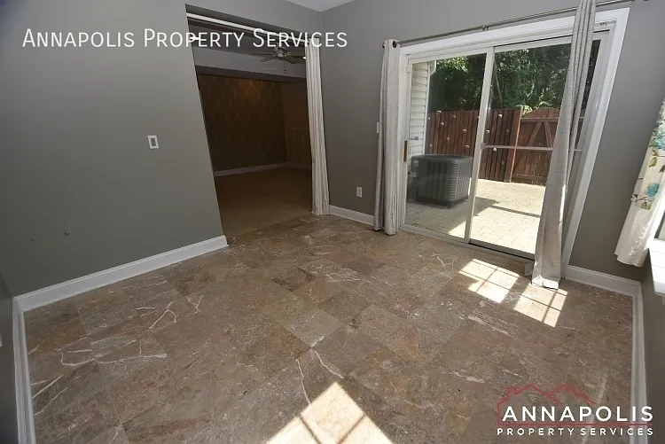 888 Stonehurst Ct — Photo 11