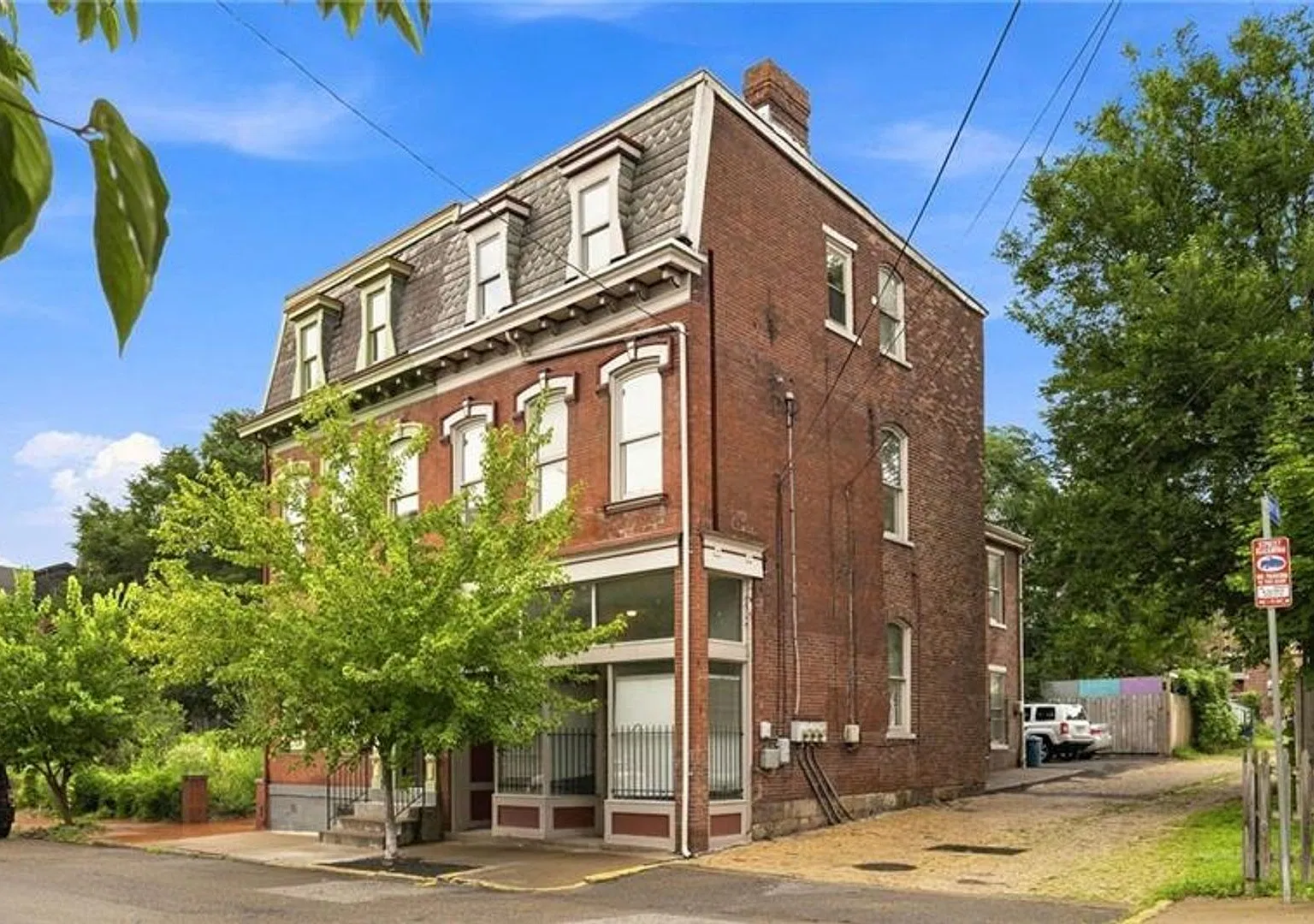 614 Jacksonia Street — Photo 2