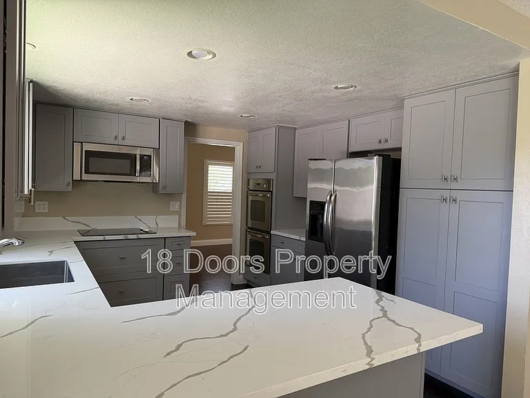 11035 Forestview Ln — Photo 9