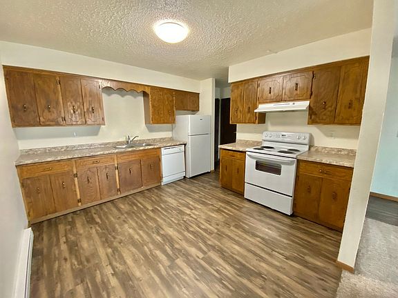 2nd image of 915 32nd Ave S #202