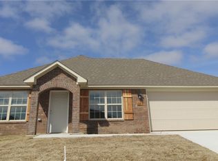 1025 Vista St, Gentry, AR 72734