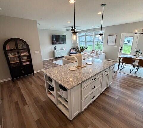 5th image of 6384 Davis Cir