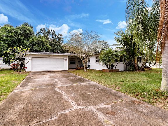 3rd image of 320 Jamaica Dr