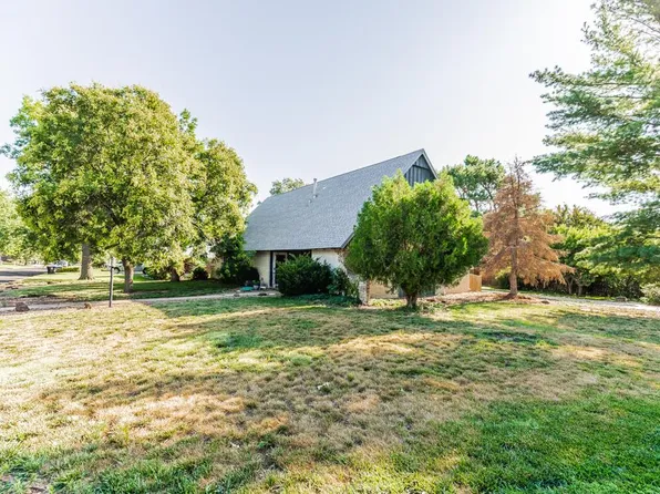 543 Beechwood Rd, Salina, KS 67401