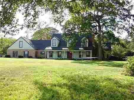 1st image of 18710 Estates Dr