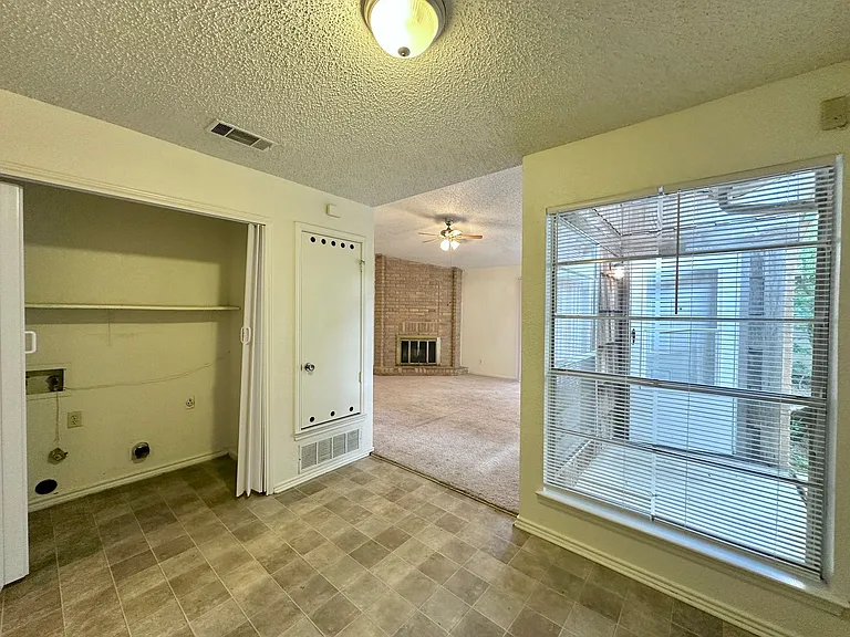 2312 Silverhill Dr — Photo 7