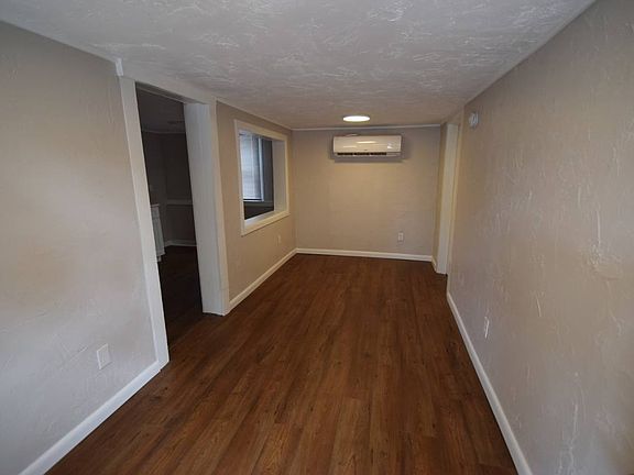 2nd image of 906 Vistabula St #2