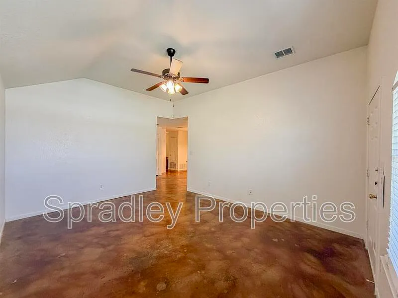 Building Photo - 5700A Luxor Dr