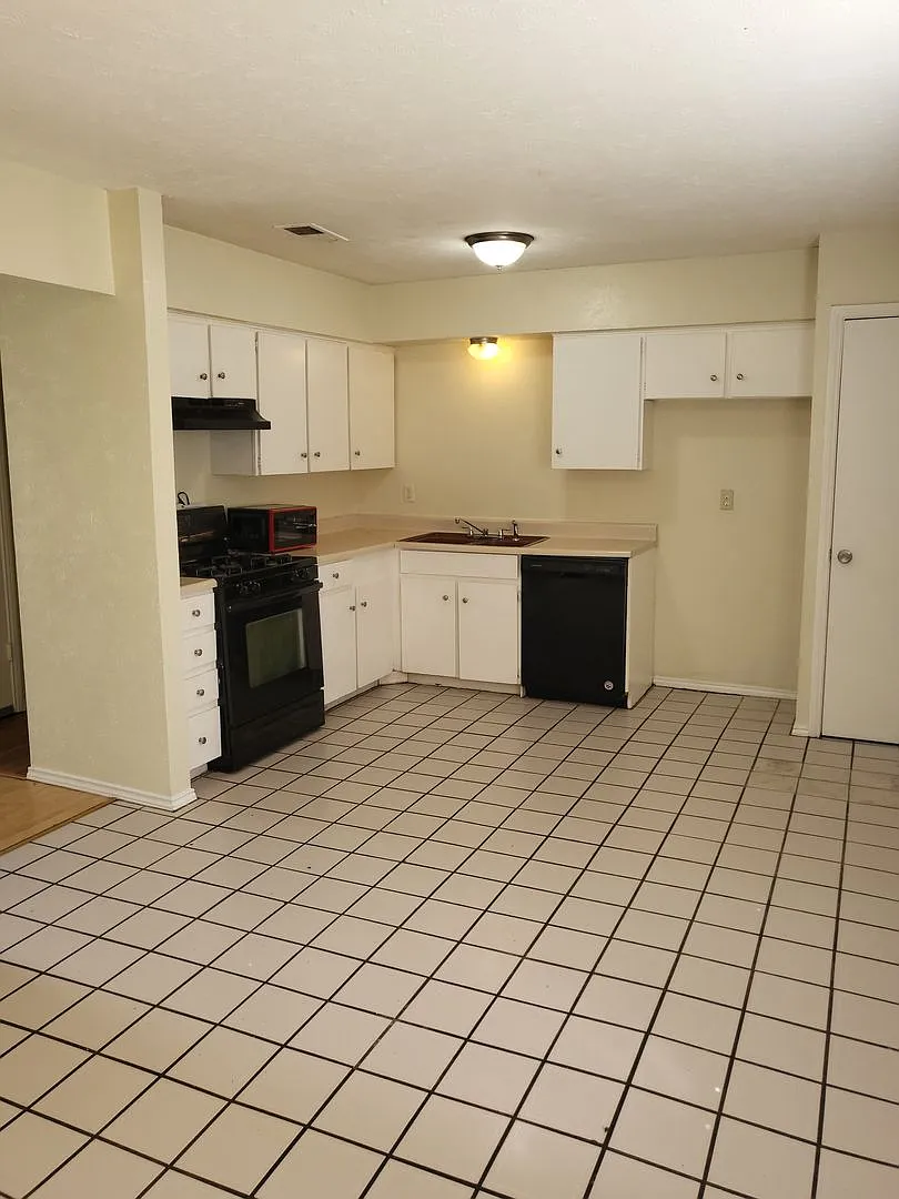 7326 Harold Walker, Dallas, TX 75241 — Photo 2