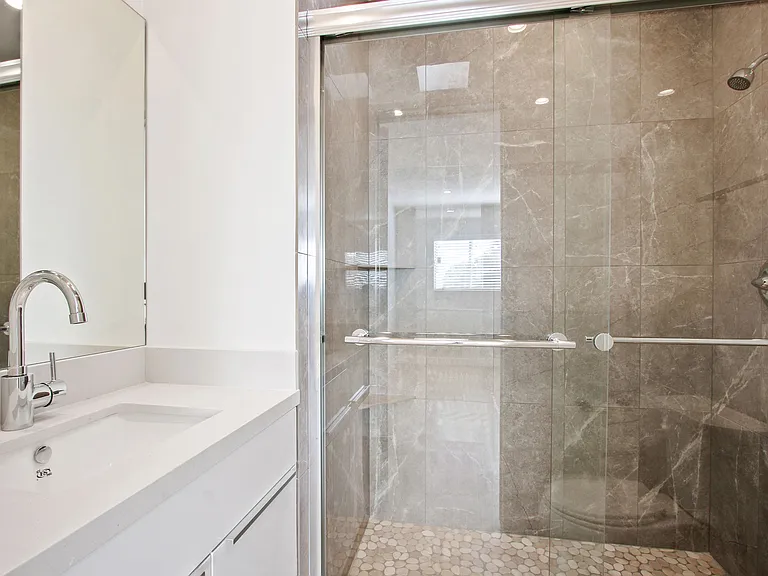 1451 Franklin St in Santa Monica! Steps to SM Blvd and near the Water Garden. — Photo 14