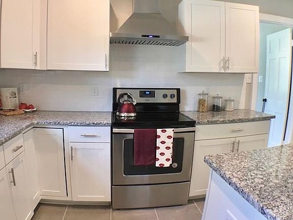 3rd image of 3100 Windsorview Dr
