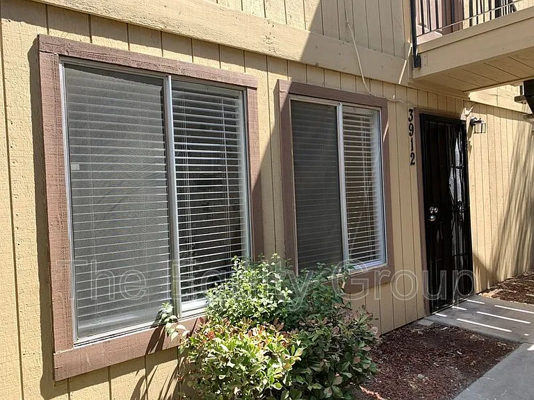 3912 W Meadow Ave — Photo 1