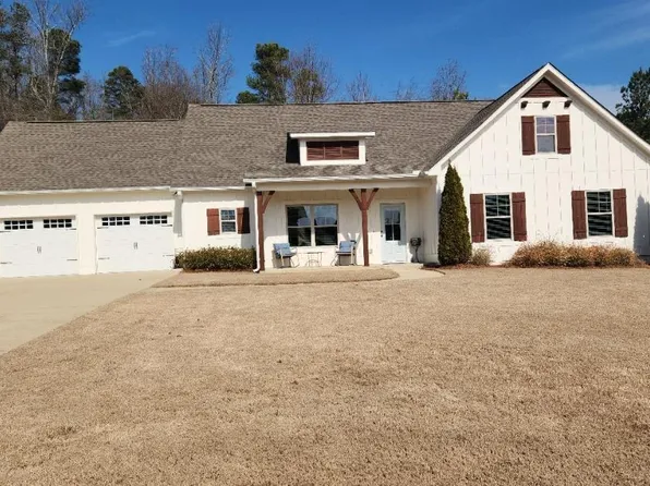 7044 Chatham Dr, Trussville, AL 35173