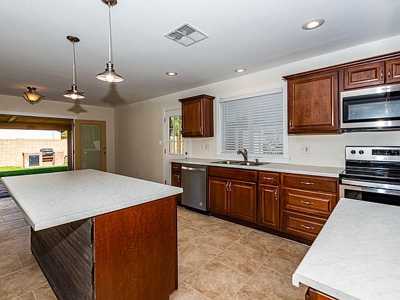 5th image of 2714 E Larkspur Dr
