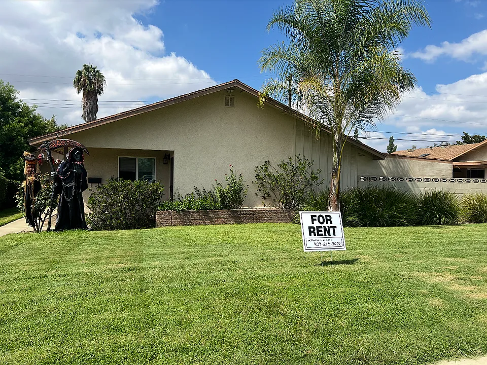 9368 Ramona Ave