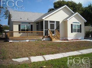 952 Hibiscus Ln, North Fort Myers, FL 33903