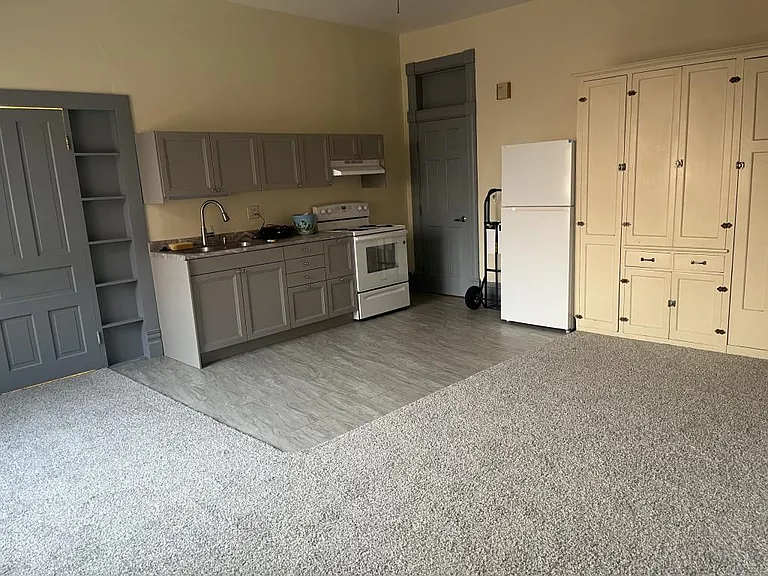 348 E Main St #B — Photo 2