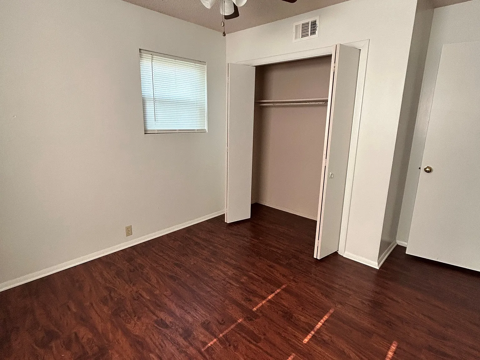 2260 S Park St — Photo 4