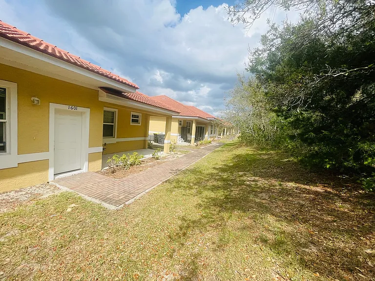 1601 Cumin Dr — Photo 2