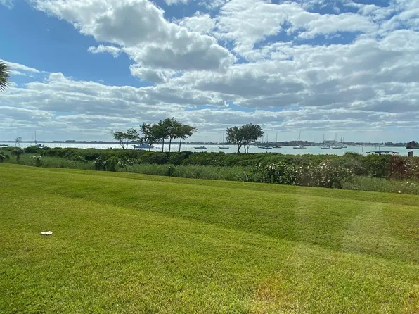 32 Harbour Isle Drive W #105, Fort Pierce, FL 34949