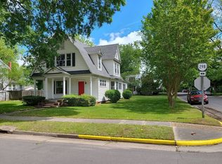 1102 Lee St, West Point, VA 23181