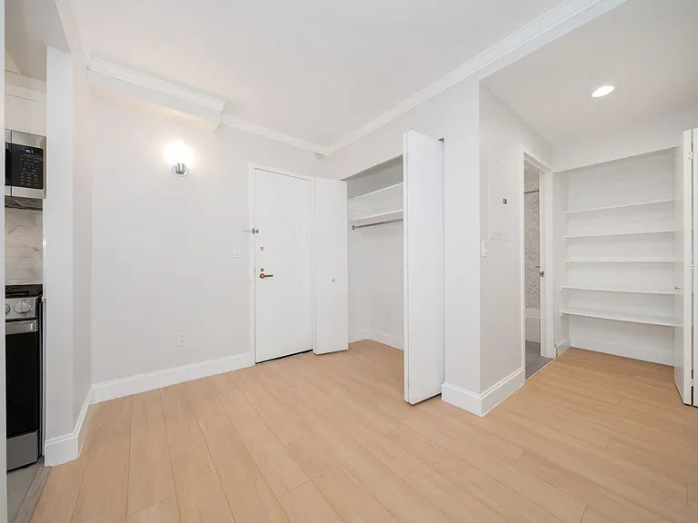 140 Riverside Blvd #402 — Photo 8