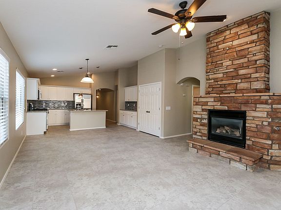5th image of 304 W Holstein Trl
