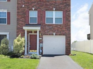 214 Rumbling Rock Rd, Hedgesville, WV 25427