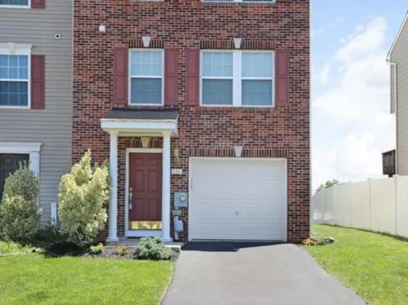 214 Rumbling Rock Rd, Hedgesville, WV 25427