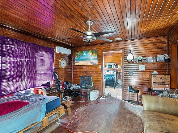 5th image of 644 S 6th St