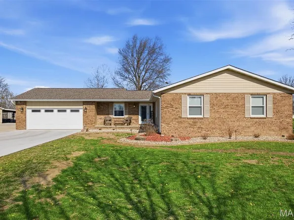 12801 Sarah Dr, Highland, IL 62249