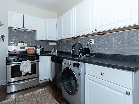 3rd image of 3703 N Hoyne Ave #4