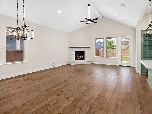 4th image of 1611 Lilac Ln