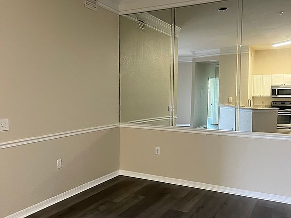 5th image of 5160 Northridge Rd Unit 301