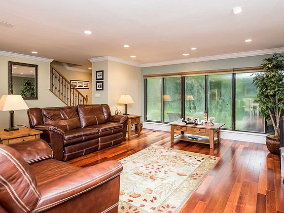 4th image of 49 Acorn Ponds Dr