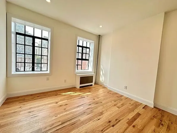 183 W 10th St #V, New York, NY 10014